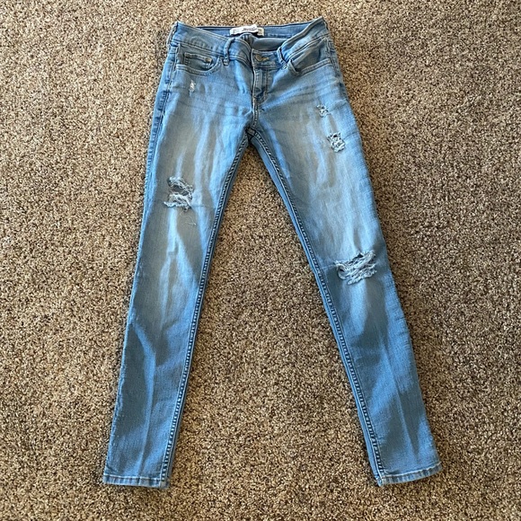 Hollister Women’s Low Rise Ripped Skinny Jeans - Picture 2 of 7
